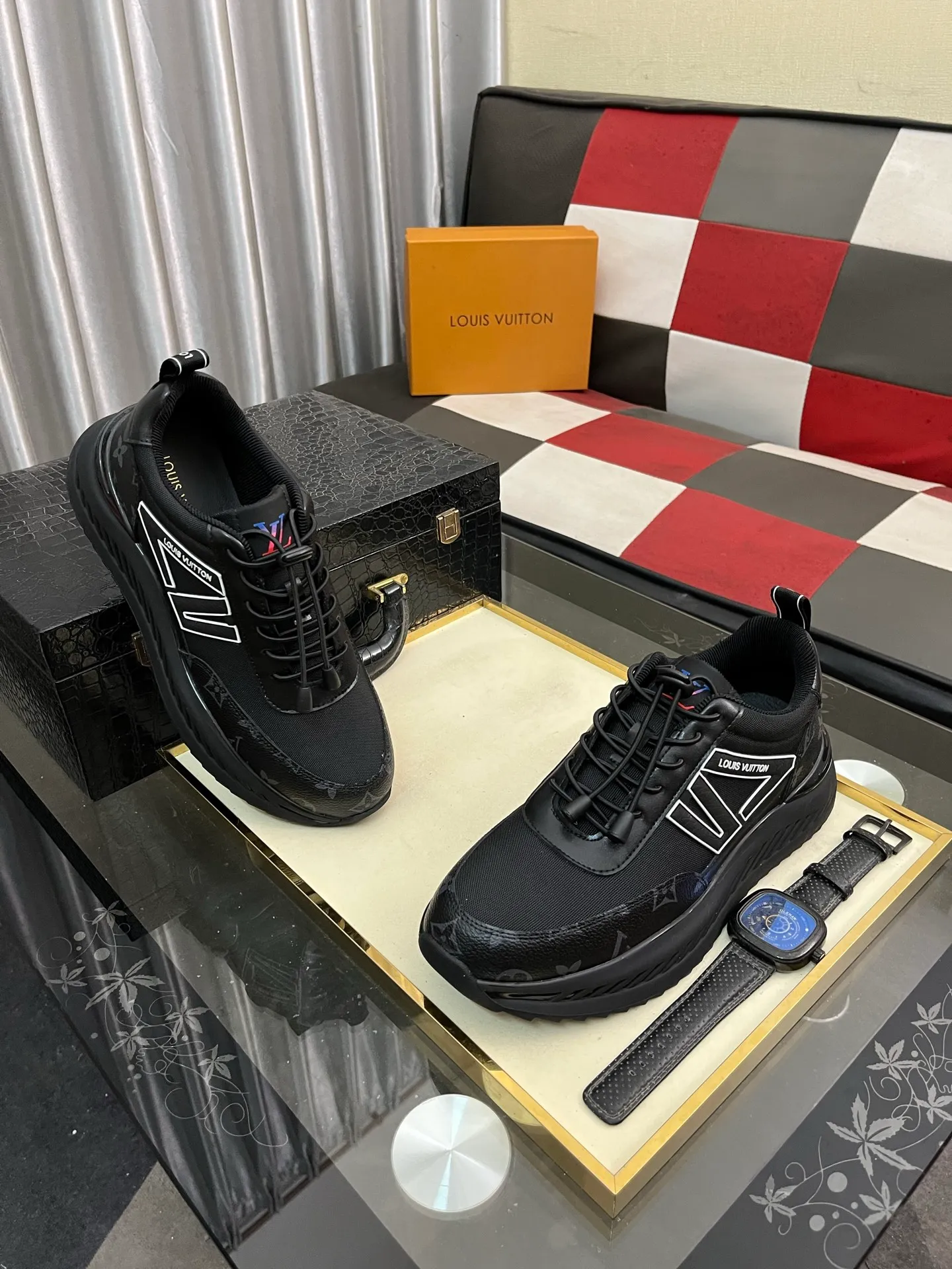 Men's shoes 💰458⌚️⌚️【LOUlS VUlTTON】Louis Vuitton ~ unique and casual style. LV counter purchasing 🏃casual shoes😍😍 are on sale at the men's counter at the same time. Italian imported brands select top-layer Italian cowhide. 🐑Sheepskin lining (refuses to discolor and grind feet) Sole: Original sole specially provided by the original factory 🎬Better in kind Code number: 38-444⃣️Color selection